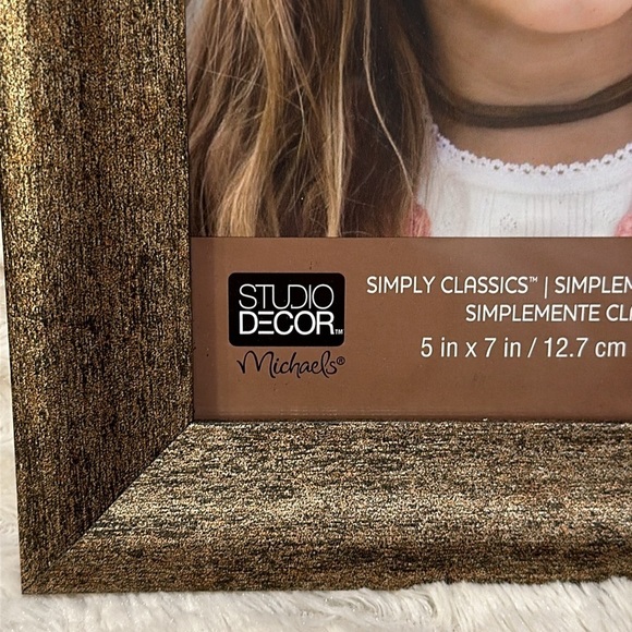 5x7 photos / Mats, Picture Frame Set of 5, Faux Wood Plastic Easel Display NEW! - Picture 3 of 6